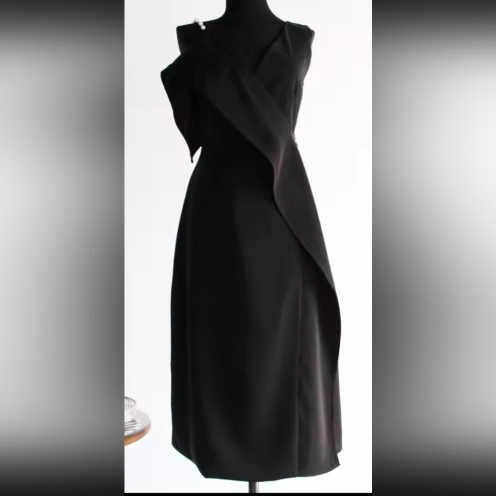 Black V- neck Pearl Strap Evening Dress